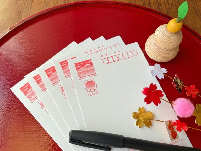 年賀状にシールを貼っても大丈夫？種類･厚さ･重さに関する注意