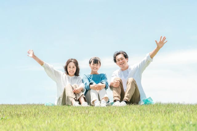 年賀状に家族写真を使う心理とは？送る側と貰う側の認識の違い