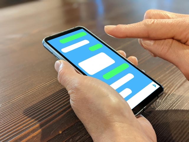 年賀状にLINEで返信するのは失礼？相手によって違うマナーや許容範囲