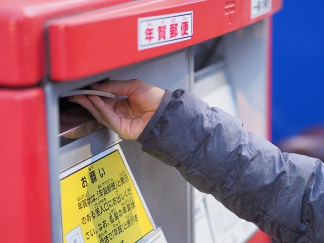 年賀状を31日に出したらいつ届く？配達日の目安と距離による差異